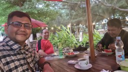 Gendeng Kumat, Kiamat Sudah : Dualisme Kepemimpinan, Siapa Diuntungkan dan Siapa Dirugikan?