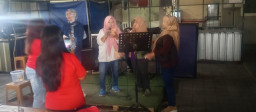 Komunitas BGRP Menghibur Pengunjung Warkop D- Ofar 2 Surabaya