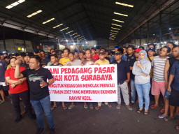 Pedagang Buah Tanjungsari Gelar Aksi Demo Tolak Perwali No. 1 Tahun 2023