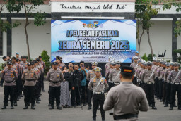 Kapolrestabes Surabaya Pimpin Apel Operasi Zebra 2025, Ini Pesan Penting untuk Pengendara Roda Dua dan Roda Empat*