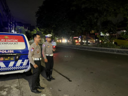 Pengamanan Jalur Bonek Usai Laga Stadion GBT  di Lakukan Kanit Lantas Polsek Sukomanunggal