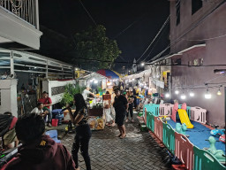 Warga Simorejo Gelar Bazar dan Meriahkan Hari Pahlawan