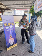 KB Samsat Surabaya Utara: Polantas Menyapa, Polisi Tunjukkan Pelayanan Humanis dan Sopan kepada Wajib Pajak