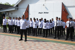 Tegaskan Konsistensi Kinerja, Kalapas I Madiun Arahkan Petugas Lanjutkan Program yang Sudah Berjalan