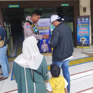 Anggota Samsat Surabaya Utarar, Tingkatkan Kesadaran Masyarakat Melalui Pelayanan Samsat Wajib Pajak