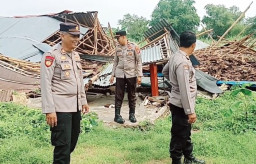Polsek  Kertosono  Turun Kelapangan   memastikan Tidak ada korban jiwa Dalam  Puting beliung  Desa Drenges