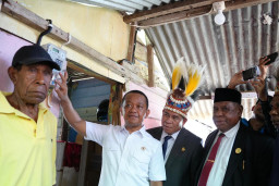 Bukti Listrik untuk rakyat, Sambung Listrik 100 Keluarga Prasejahtera di Fakfak Papua Barat, Kementerian ESDM
