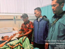 Pekerja TAD Haleyora Powerindo PLN UIP JBTB Tunjukkan Solidaritas Jenguk Mantan Rekan Kerja Dirawat di RS UNAIR Surabaya