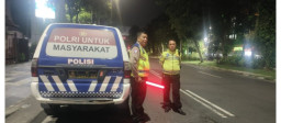 Patroli Malam  di Gelar Kanit Lantas Polsek WonokromAntisipasi Kriminalitas dan Balap Luar di Jalanan