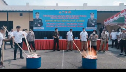 Polres Pelabuhan Tanjung Perak Musnahkan Barang Bukti Narkotika Hasil Penanganan 304 Kasus Sepanjang Tahun 2025