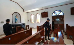 Polrestabes Surabaya Jelang Natal 2025 Gelar Sterilisasi Sejumlah Gereja