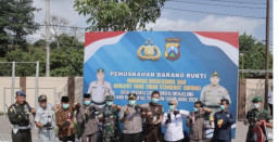 Polres Blitar Musnahkan 3.141 Botol Miras dan 52 Knalpot Brong Dalam Rilis Akhir Tahun 2025