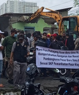 Pembongkaran Pasar Baru Simo Mulyo Surabaya Diprotes Pedagang