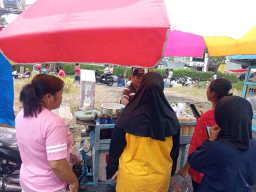Sari Kedelai Slamet di Minati Banyak Pembeli di Kuliner UMKM di Samping Sctv Surabaya