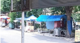 PKL di Sepanjang Jl. Raya Sutorejo Kurang Tersentuh Satpol PP Kota Surabaya