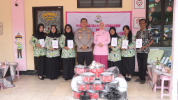 Kapolres Nganjuk Serahkan Bantuan Drum Band untuk TK Kemala Bhayangkari 50 dan 51