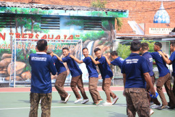 Melalui Game Kekompakan, Pramuka Warga Binaan Lapas I Madiun Pererat Kebersamaan
