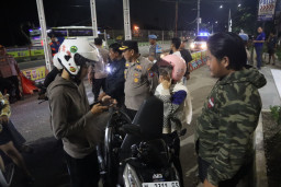 Harkamtibmas, Polres Pelabuhan Tanjung Perak Terus Gelar Pemeriksaan Kendaraan di Pospol Suramadu