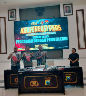 Pencurian Emas Dilakukan Empat WNA Berhasil di Ungkap Polrestabes Surabaya