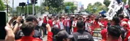 Ribuan Massa LIRA & Madas Geruduk Kantor Gubernur Jatim, Tuntut Mafia Hibah Dibongkar