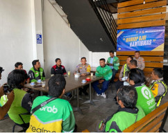 Operasi Keselamatan Semeru Polres Lamongan Ajak Ojol Jadi Pelopor Tertib Lalin