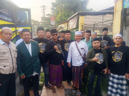 Komunitas Bolone Lima Gelar Ziarah Wali 5 Jelang Ramadan Warga Girilaya Surabaya.