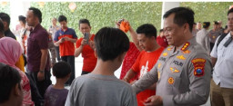 Kapolrestabes Surabaya Dampingi Kapolda Jatim Tinjau Perayaan Imlek di Vihara, Pastikan Aman dan Kondusif