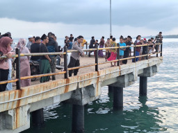 Tragis di Dungkek: Pemuda 22 Tahun Hilang Usai Lompat dari Jembatan Pelabuhan