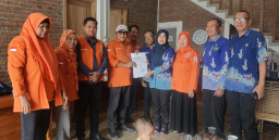 ‎Bakesbangpol Sampang Verifikasi Kantor DPD Partai Gerakan Rakyat, Ketua DPD Sambut Langsung