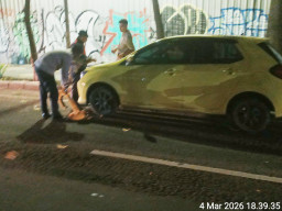 Dishub Gelar Operasi Penertiban Kendaraan Saat Berbuka di Simpang Dukuh Surabaya
