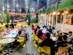 Gladi Bersih Persiapan Launching dan Pengukuhan Komunitas Wartawan Indonesia (KWI) di Caffe Labara Surabaya.