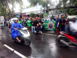 Komunitas Greb Sodog Bersama URC Shopee Food Surabaya Gelar Bagi-Bagi Takjil