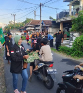 Berbagi Keberkahan, organisasi perjuangan Walisongo indonesia laskarsabilila(PWI ls) DPD Jombang bagi Takjil Gratis.
