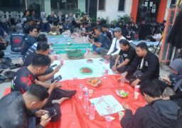 Club Fighter Al Ikhlas PSHT Gelar Bagi 1.000 Takjil  Ranting Tegalsari Cabang Surabaya