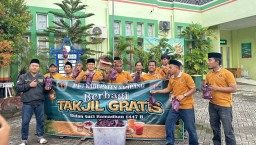 ‎PWI Kabupaten Sampang Gelar Bagi Takjil sebagai Rangkaian HPN ke-80 ‎