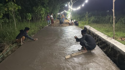 ‎Swadaya Jalan Kapasan Buker Kembali Berlanjut Setelah Sempat Terhenti karena Warga Meninggal ‎