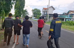 ‎Dua Penadah Motor Curian Dibekuk di Warung Rujak, Jejak Curanmor Surabaya Terendus di Jrengik