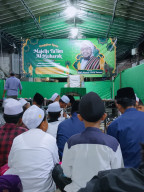 Pengajian Al Mubarok Asemrowo Diserbu Jamaah, Tausiyah KH Ahmad Malik Tarsawi Bikin Hati Adem