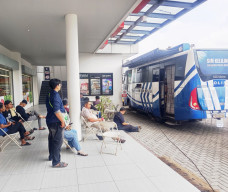 Layanan SIM Keliling Membludak di Superindo Greenland