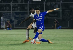 SUPER LEAGUE: Bhayangkara FC vs Persib Bandung, Maung Bandung Menang 4-2 di Stadion Sumpah Pemuda