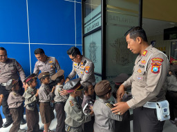 Polisi Sahabat Anak : Polresta Sidoarjo Edukasi Tertib Lalu Lintas Sejak Dini