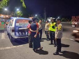 Antisipasi Banjir Rob, Polres Pelabuhan Tanjung Perak Gencarkan Sosialisasi dan Imbauan di Kawasan Pesisir Surabaya