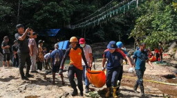 Dua Wisatawan Tewas Terjatuh dari Jembatan Gantung di Air Terjun Cunca Wulang NTT