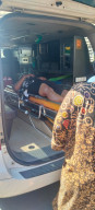 Rem Blong, Motor Listrik Satu Keluarga Tabrak Besi Pembatas di Jalan Merapi Sampang