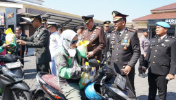 Hari Bhayangkara Ke-80, Polresta Sidoarjo Salurkan Bantuan 3 ton Beras untuk Masyarakat