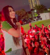 Lautan Bonek Penuhi Depan Polda Jatim, Nobar Final Persebaya vs Persib Berlangsung Meriah dengan Hiburan DJ Tessa Morena
