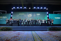 HUT Ke-81 RI, GM PLN UIP JBTB Hendro Prasetyawan Raih Penghargaan Kepemimpinan Visioner Energi Regional
