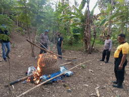 APH Tertibkan Dugaan Arena Sabung Ayam di Desa Wadung Pakisaji