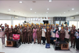 Sambut Hari Pelanggan Nasional,YBM PLN UIP JBTB Hadirkan Layanan Kesehatan Terpadu dan Santunan bagi 50 Veteran Surabaya