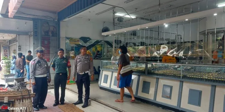 Polsek Kediri Kota Patroli Dialogis Sasaran ke Kariawan Pertokoan Emas, Sampaikan Kamtibmas